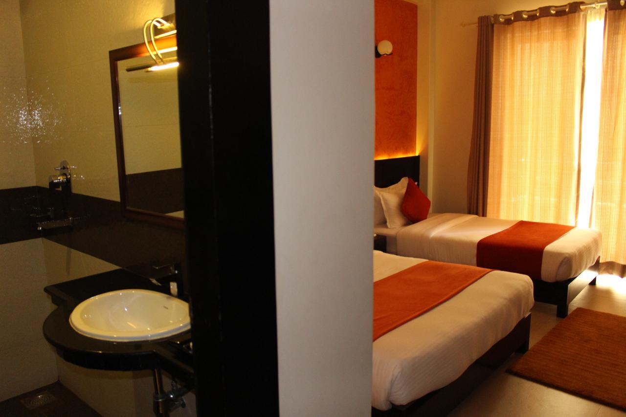 Tuki Resort Pokhara Extérieur photo
